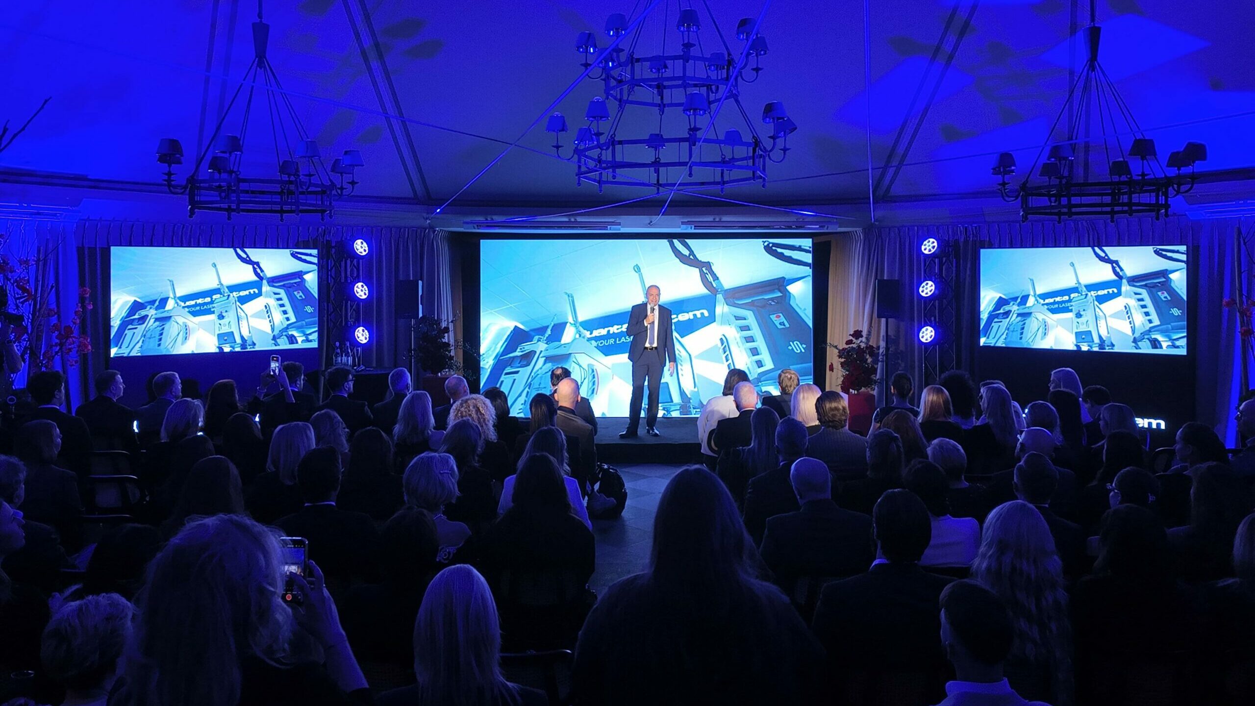 Ekran LED P2 12 × 4 m — Sofitel Warsaw Victoria