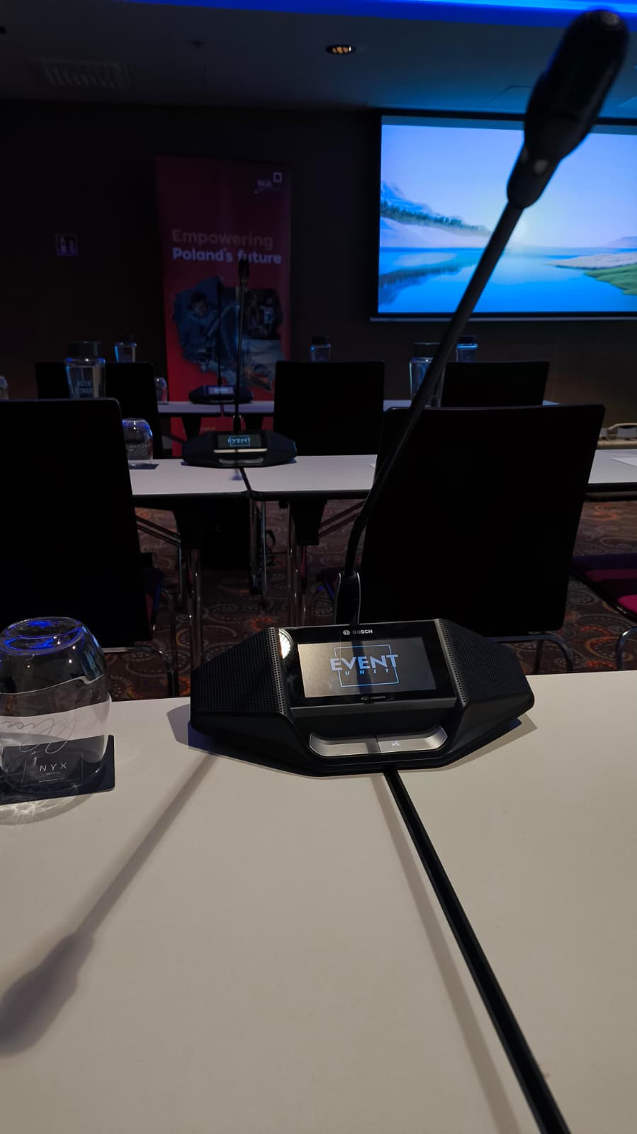 Bezprzewodowy system dyskusyjny — konferencja